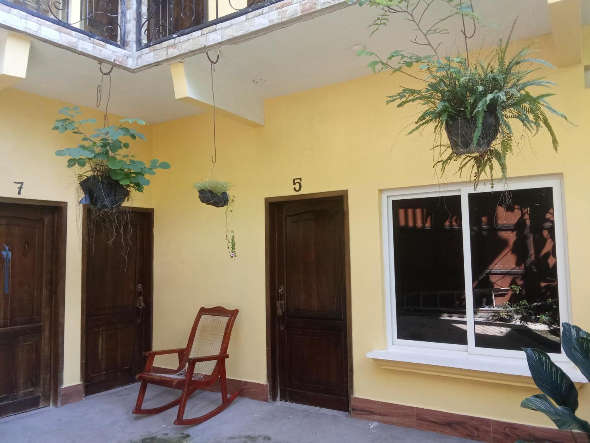 Hotel Bruno's Place El Remate Exterior foto